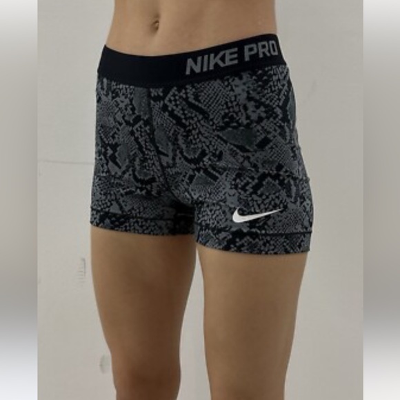 Nike Pro Women's Python Print Compression Shorts - Picture 1 of 8